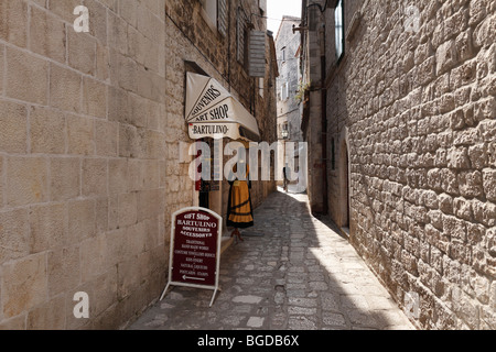 Lane nella città vecchia, Trogir, Dalmazia, Croazia, Europa Foto Stock