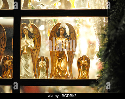 Angel figurine, mercatino di Natale di Stoccarda, Baden-Wuerttemberg, Germania, Europa Foto Stock