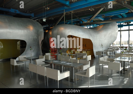 Hi-Tech ristorante sul tetto interno, Centro Georges Pompidou o Beaubourg Museum & Arts Center, Parigi, Francia Foto Stock