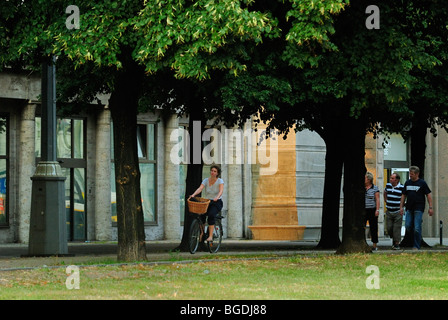 Frankfurter Tor edificio in Unione sovietica in stile architettonico. Karl Marx Allee, Frankfurter Allee, ex Stalinallee, Berlino, l'Europa. Foto Stock