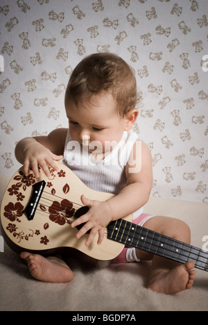 Bambino con la chitarra Foto Stock