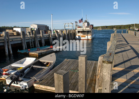 Porto Porto di Clyde nel Maine utilizzato dalle barche da pesca e il traghetto per l'isola di Monhegan Foto Stock