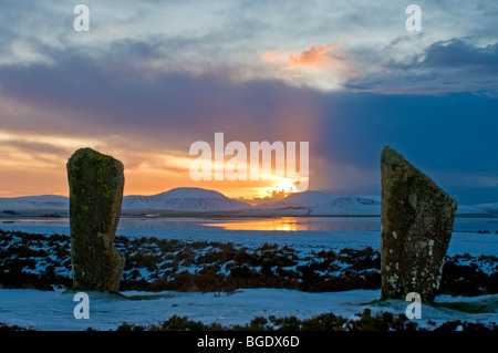 Tramonto su Hoy dall'anello di Brodgar Steness Orkney continentale regione delle Highlands Scozzesi. SCO 5715 Foto Stock