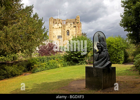 Alice attraverso il Looking Glass statua in Castello, Guildford, Surrey, Inghilterra Foto Stock