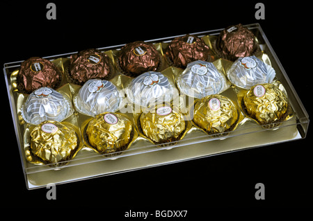 Scatola di cioccolatini incartati / Cioccolato sfere Foto Stock