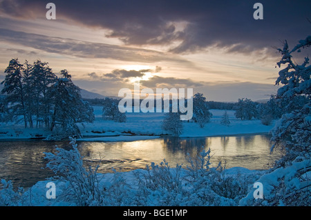 Il Fiume Spey in inverno a Broomhill Nethy Bridge Inverness-shire SCO 5725 Foto Stock