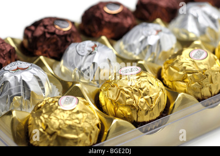 Cioccolatini incartati con dadi Foto Stock