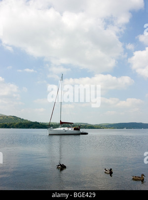 Yacht ormeggiati a Ullswater, Lake District, Cumbria Foto Stock