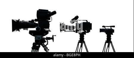 Silhouette di tre film professionali telecamere. Una telecamera cinematografica digitale, un professionista di telecamera e una handicam Foto Stock