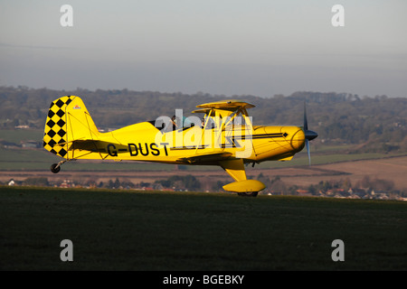 Stolpe biplano Starduster G-polvere a Compton Abbas airfield nel Dorset in Inghilterra Foto Stock