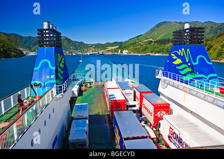 L'Aratere, traghetto Interislander, vela fra Picton e Wellington attraverso il Queen Charlotte suoni, Marlborough, Sud Islan Foto Stock