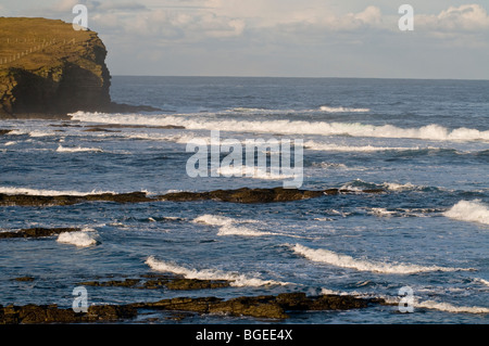 Oceano atlantico a Birsay isola a nord ovest di Orkney Foto Stock