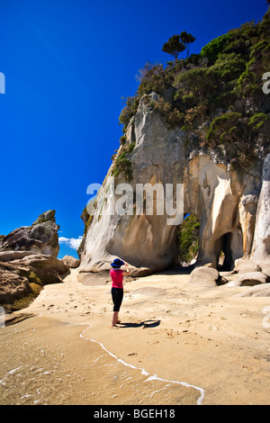 Punto di arco, il Parco Nazionale Abel Tasman, Tasman District, South Island, in Nuova Zelanda. Foto Stock