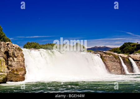 Maruia Falls, Maruia Falls riserva paesaggistica, nei pressi di Murchison, nella costa occidentale dell'Isola del Sud, Nuova Zelanda Foto Stock