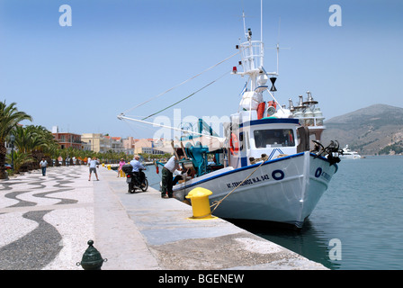 Lungomare di Argostoli sull'isola Kephalonia sulla costa occidentale della Grecia, Europa, devastata dal terremoto del 1955. Foto Stock