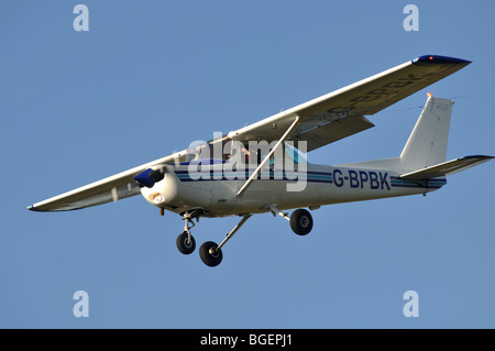 Cessna 152 aerei in avvicinamento Wellesbourne Airfield, Warwickshire, Regno Unito Foto Stock