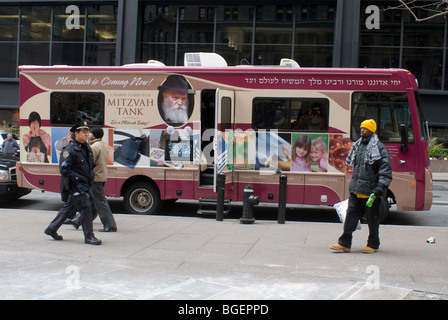 Un Lubavitcher Mitzvà serbatoio parcheggiata in Manahttan inferiore in New York Foto Stock