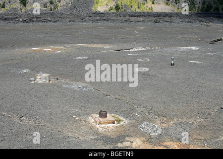 Il Kilauea Iki cratere del piano, tappate trapanare fori realizzati nel 1988 Foto Stock