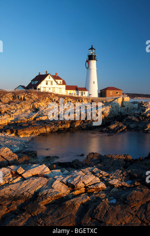 Un inverno di alba a Portland Head Lighthouse, Portland Maine STATI UNITI D'AMERICA Foto Stock