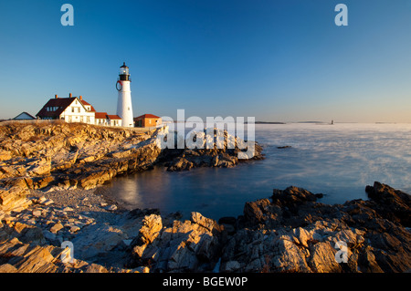 Un inverno di alba a Portland Head Lighthouse, Portland Maine STATI UNITI D'AMERICA Foto Stock