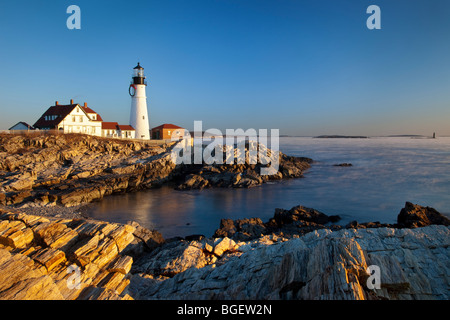 Un inverno di alba a Portland Head Lighthouse, Portland Maine STATI UNITI D'AMERICA Foto Stock