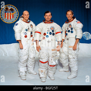 Apollo 16 il primo equipaggio, a sinistra e a destra, Thomas K. Mattingly II, John W. Young e Charles M. Duca Jr. Foto Stock