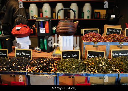 Parigi, Francia, primo piano, shopping, negozio di tè presso il tradizionale "mercato di Natale", tè in esposizione, venditori di strada, il commercio del tè Foto Stock