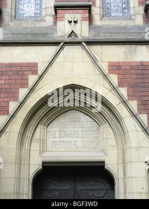 Università di Leeds segno baines memorial ala Inghilterra inglese british uk in mattoni rossi porta di mattoni rossi porta movimento Arts and Crafts Foto Stock