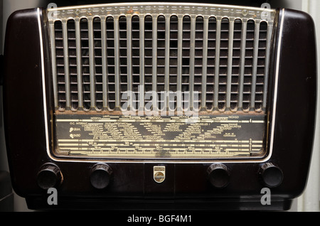 Vecchia radio ricevitore in un museo in Norvegia Foto Stock