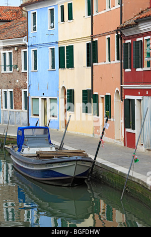 Case con facciate colorate, Burano, Venezia, Veneto, Italia Foto Stock