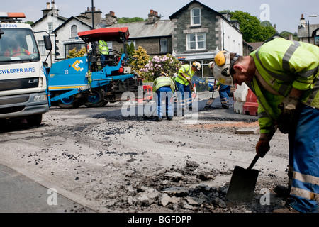 Asfalto asfalto resurfacing in Windermere alla fine della città di progetto di miglioramento Foto Stock