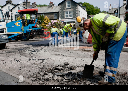 Asfalto asfalto resurfacing in Windermere alla fine della città di progetto di miglioramento Foto Stock