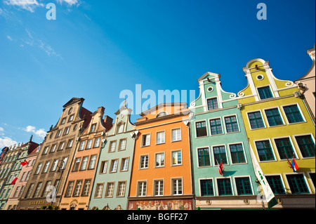 Facciate e le facciate delle case mercantili alla storica città vecchia di Danzica, Polonia | Giebel von historischen Häusern Danzig Foto Stock