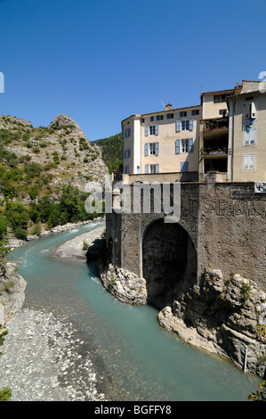 Entrevaux, città alpina fortificata da Vauban, & Var River Valley, Alpes-de-Haute-Provence, Francia Foto Stock