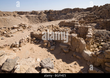 Le pareti, camere e alloggi a Daydamus Roman Fort nel Deserto Orientale dell Egitto , Africa del Nord Foto Stock