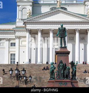 Monumento a zar russo Alessandro II vicino alla cattedrale, Helsinki, Finlandia Foto Stock