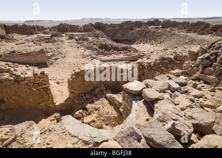 Le pareti, camere e alloggi a Daydamus Roman Fort nel Deserto Orientale dell Egitto , Africa del Nord Foto Stock