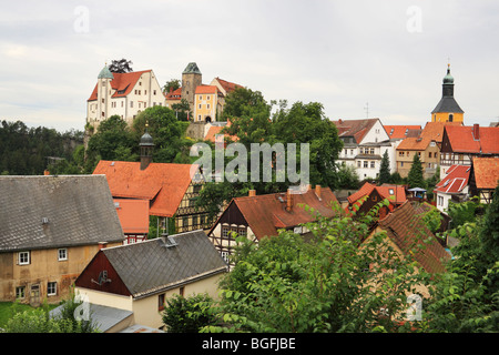 Castello Hohnstein e città in Svizzera Sassone National Park, Germania. Foto Stock