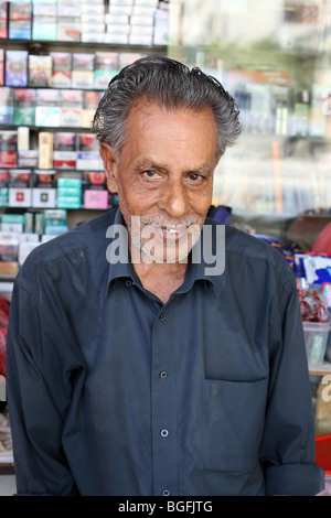 Ritratto del venditore nel quartiere arabo Foto Stock