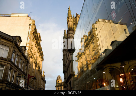 City center edifici, Bradford, West Yorkshire, compresa la Borsa della lana- un bel revival gotico grade 1 listed building Foto Stock