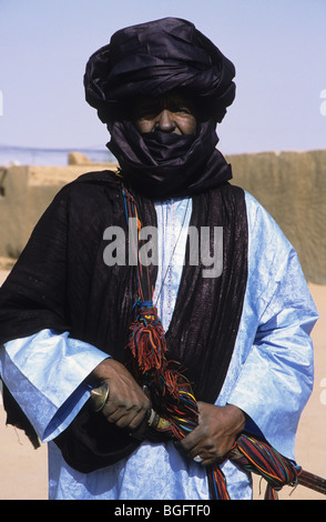 Un Tuareg tribesman durante il festival della Tabaski, KIdal, nel nord del Mali, Africa occidentale Foto Stock