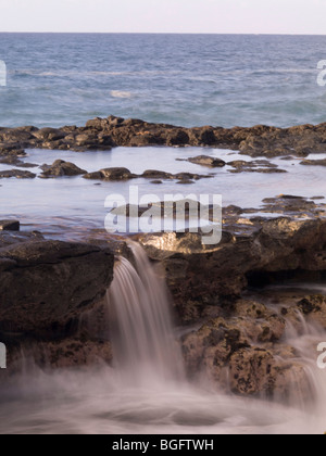 Di Spouting Horn blowhole, Poipu, Kauai, Hawaii, STATI UNITI D'AMERICA Foto Stock