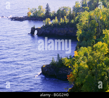 MINNESOTA - Lago Superior litorale dal punto di pala in Tettegouche parco dello stato. Foto Stock