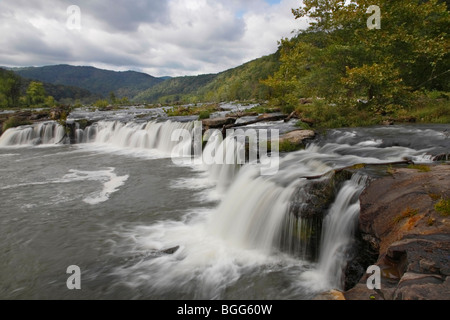 Spettacolari cascate sul New River nella Virginia Occidentale, nel paesaggio degli Stati Uniti, cascate morbide, vista dall'alto del Nord America, vita quotidiana degli Stati Uniti, alta risoluzione Foto Stock