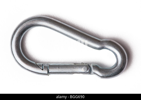 Climber di metallo moschettone su sfondo bianco Foto Stock