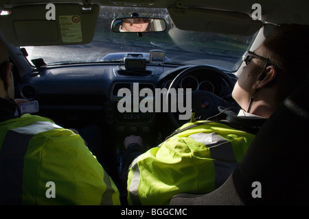 Due Essex polizia poliziotti in un high performance Subaru Impreza Ricerca auto Foto Stock