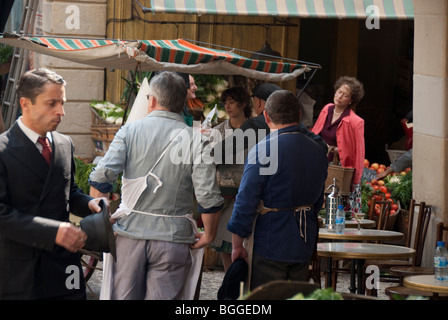 Meryl Streep in posa di un parigino di mercato durante le riprese di 'Julie e Julia' Foto Stock