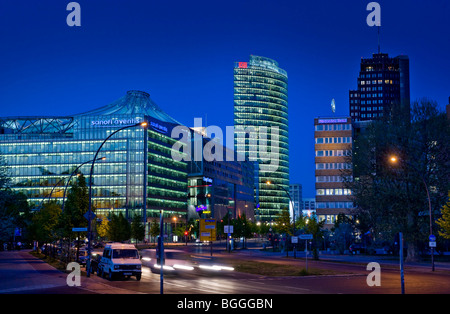 Potsdamer Platz, Potsdam Square, con BahnTower e il Sony Centre di Berlino, Germania, Europa Foto Stock