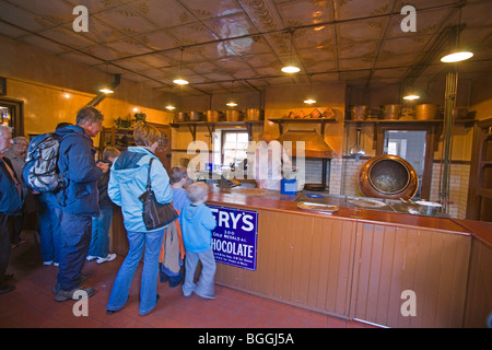 Beamish Open Air Museum, la città, 1913, negozio di dolci, Durham, Inghilterra, Ottobre 2009 Foto Stock