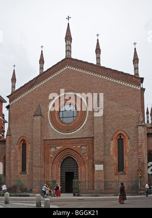 La Chiesa di San Francesco costruita in mattoni chiesa gotica di San Francesco Vigevano Lombardia Italia Lombardia Italia Foto Stock